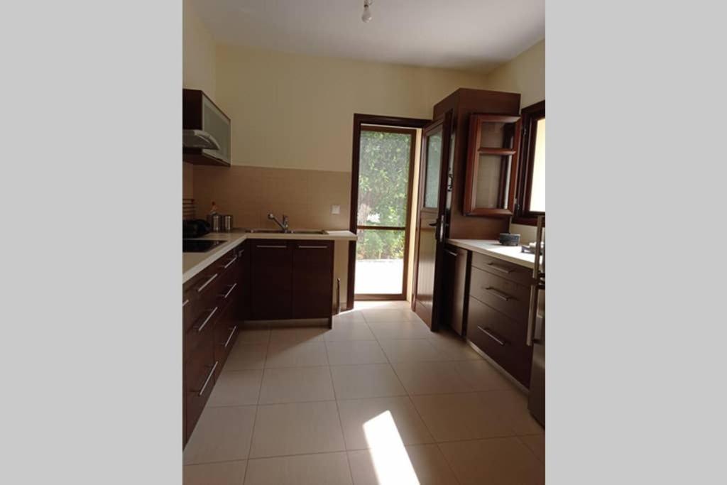 Afroditis'S & Makis'S Apartment Leonidio Bagian luar foto